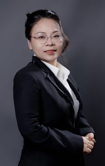 Giám đốc Dương Nữ Law Firm